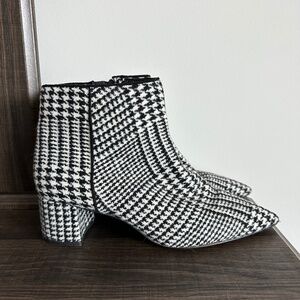 Ann Taylor Block Houndstooth Booties Size 7.5